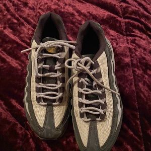 Grey Nike airmax Boys size 6